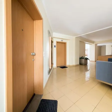 Garajau Studio- Pool & Parking Apartment