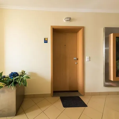 Garajau Studio- Pool & Parking * Canico (Madeira)
